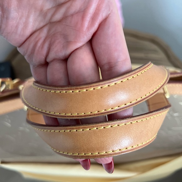 Stunning Louis Viutton Vernis Brea bag in Poudre - Picture 4 of 14